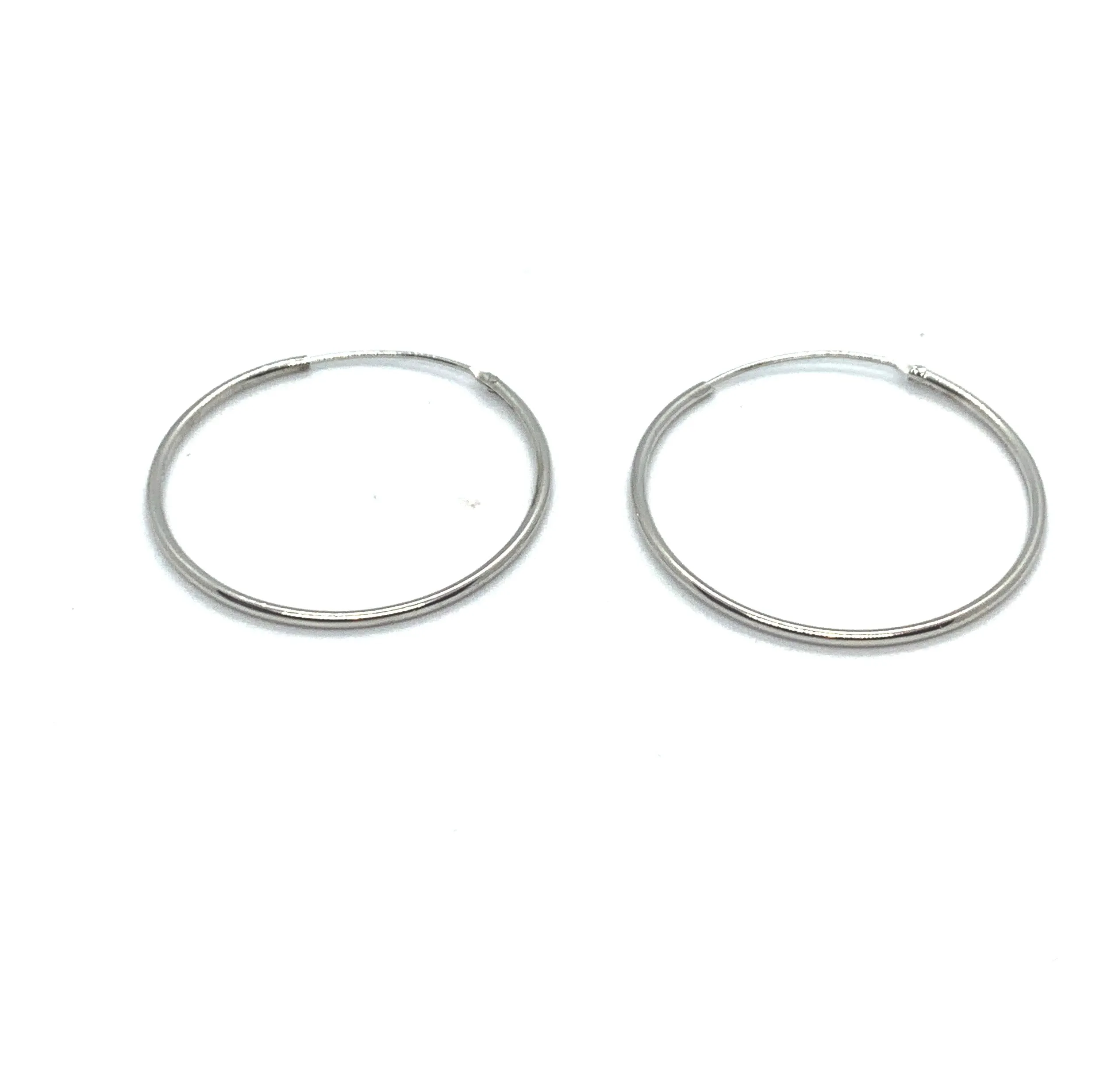 CLASSIC SILVER HOOP EARRINGS