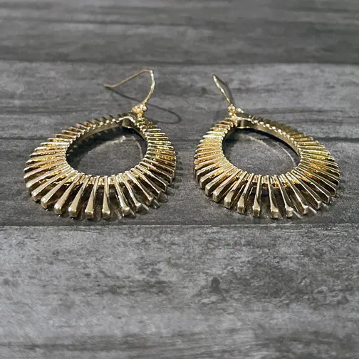 Fanned Out Classic Teardrop Earrings (GOLD OR SILVER)