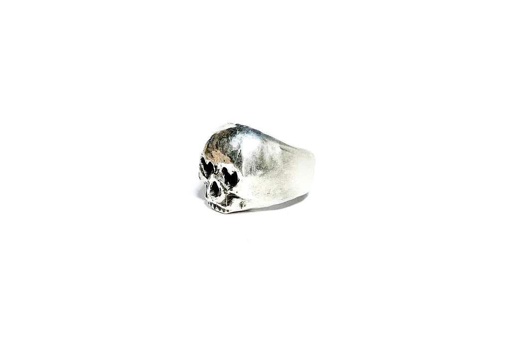 Heart Eyes Skull Ring